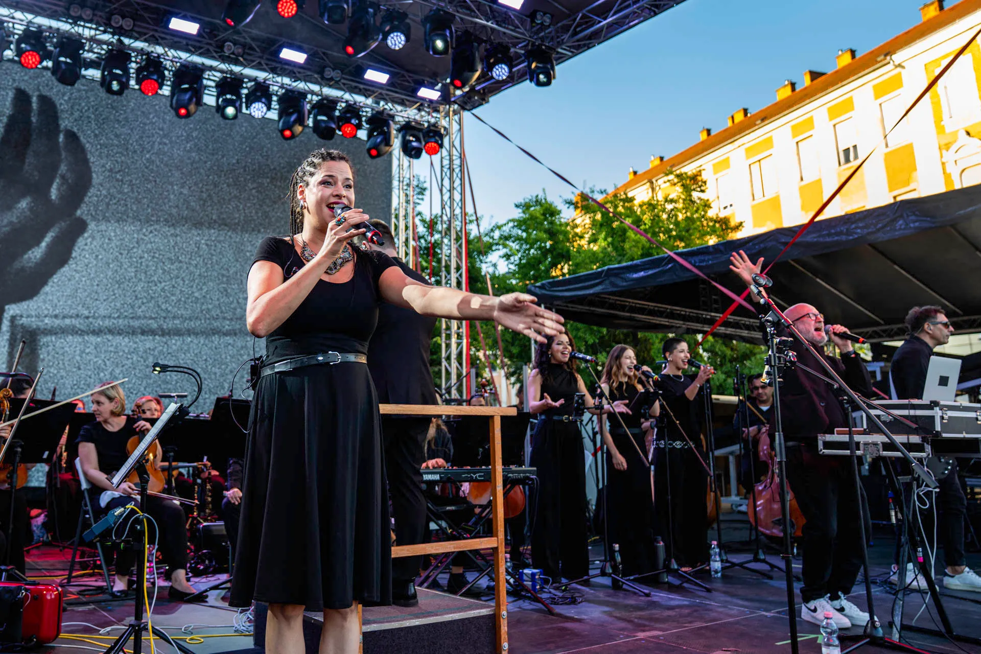Anima Sound System és a Savaria Szimfonikus Zenekar — koncert fotózás, Maczkó Fotó