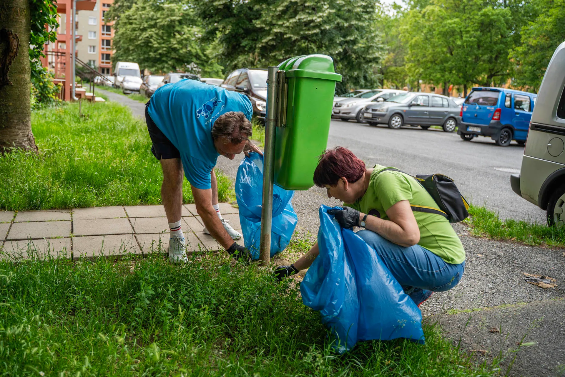 Szemétszedés a játszótéren — riport fotózás, Maczkó Fotó