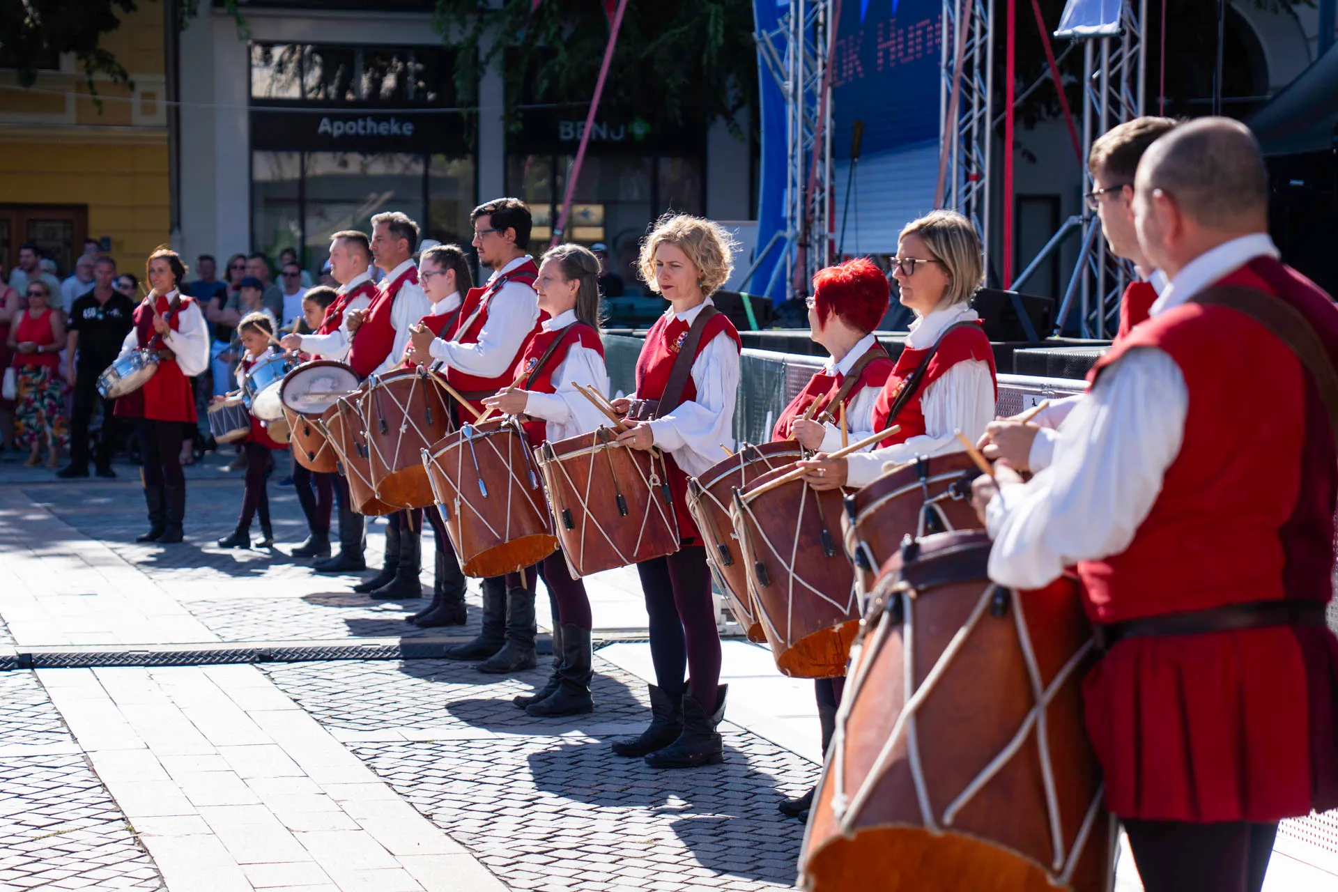 Zászlóforgatók a Savaria Karneválon — 4