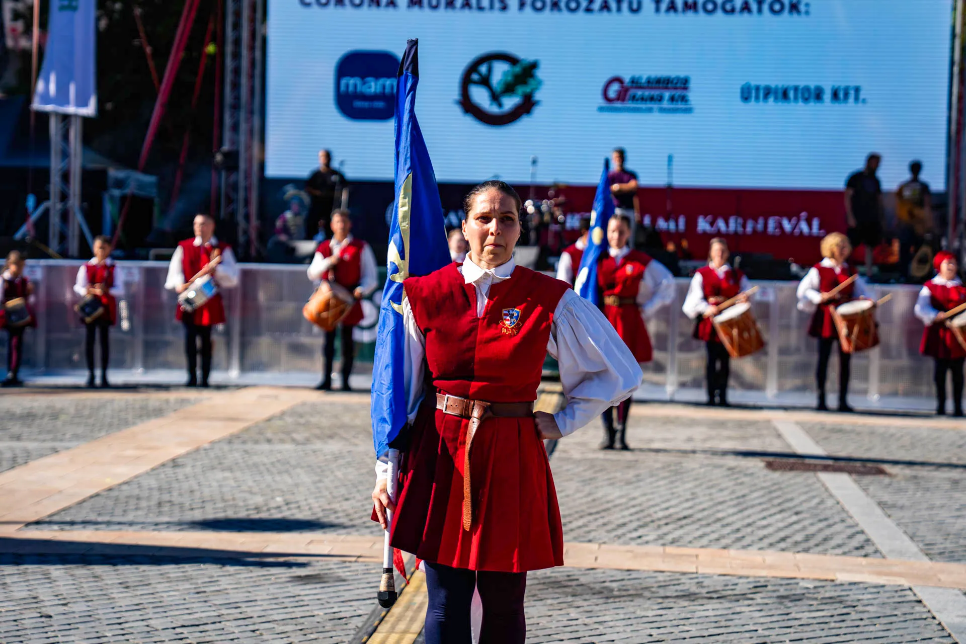 Zászlóforgatók a Savaria Karneválon — 9