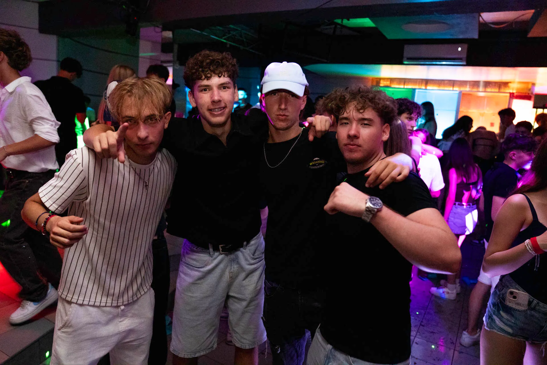 Maxxx Club — 100