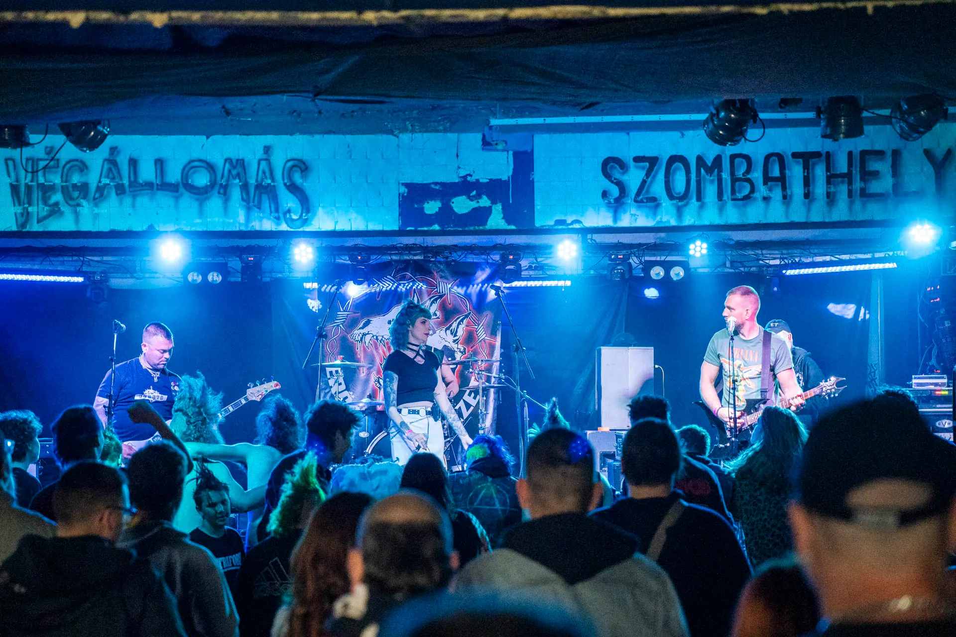 Végállomás, punkkoncert — 11