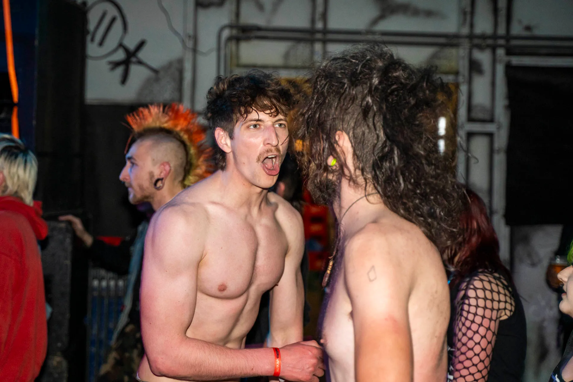 Végállomás, punkkoncert — 15