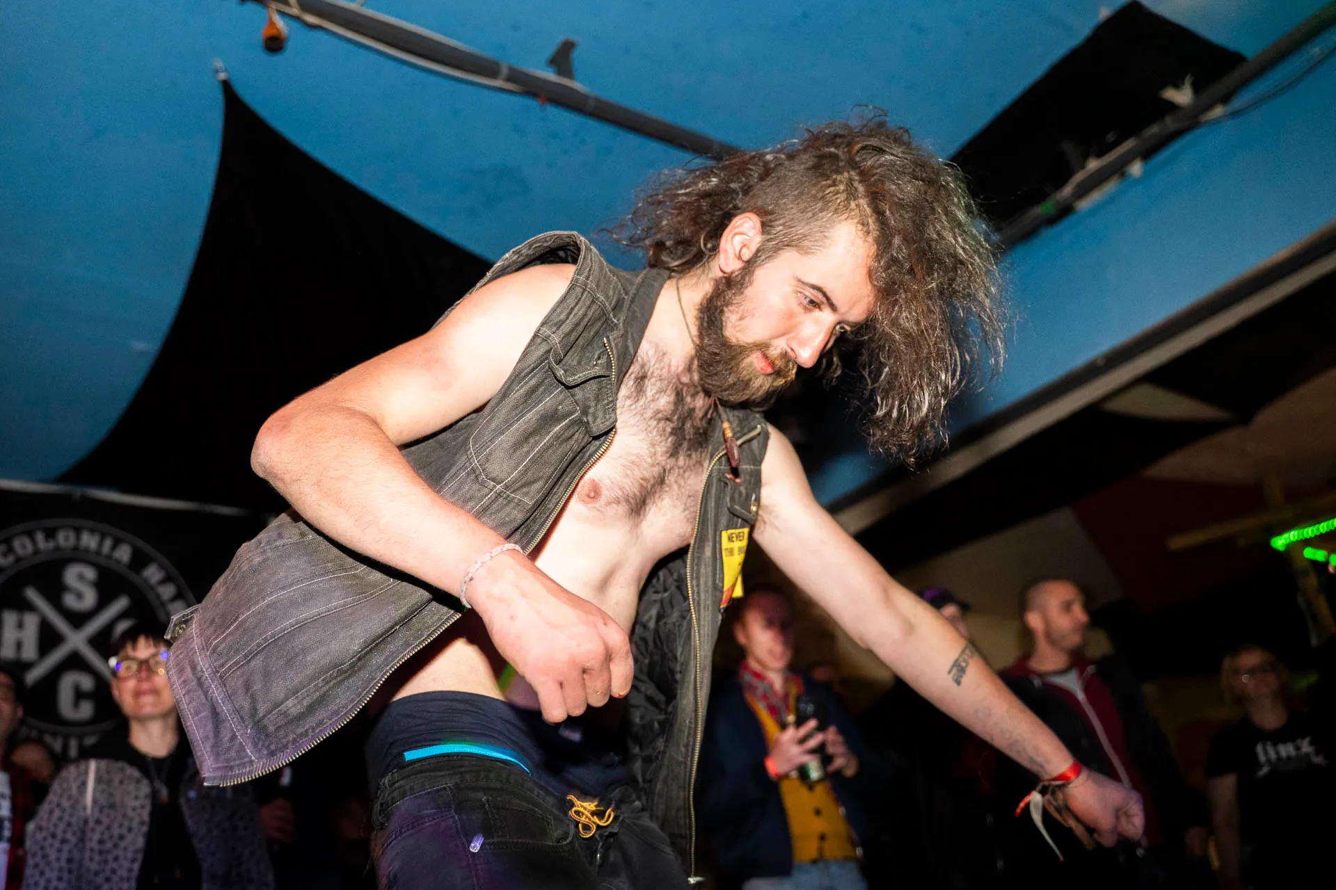 Végállomás, punkkoncert — 20