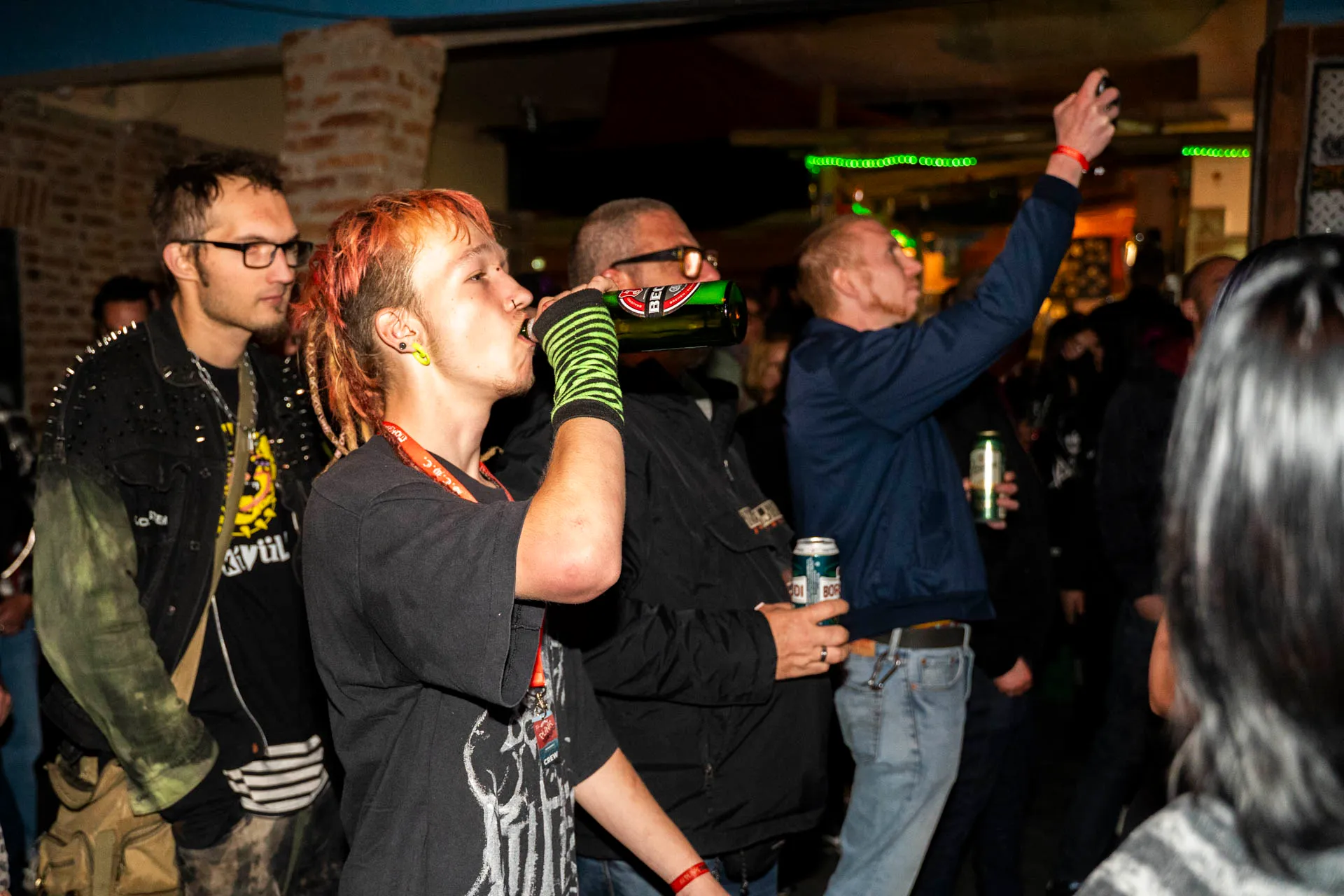Végállomás, punkkoncert — 25