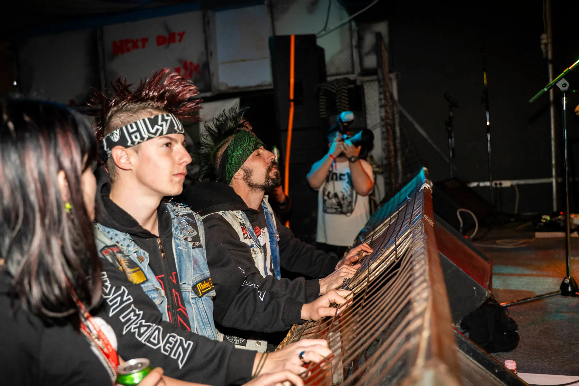 Végállomás, punkkoncert — 44